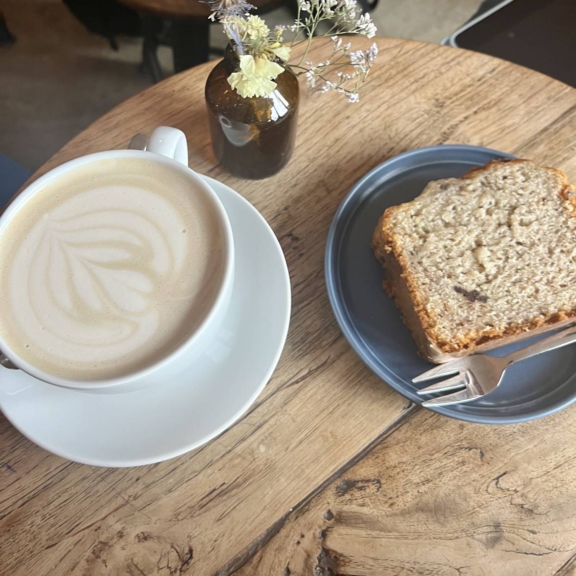 chai latte & banana bread