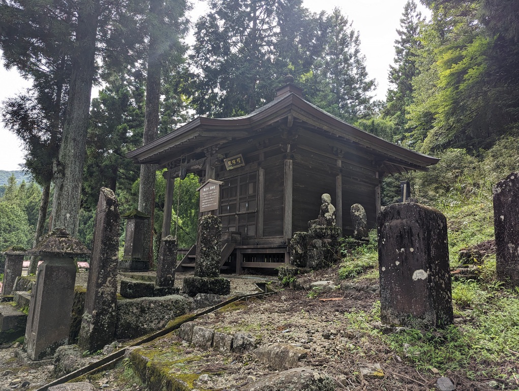 some kind of cool structure I found at a graveyard