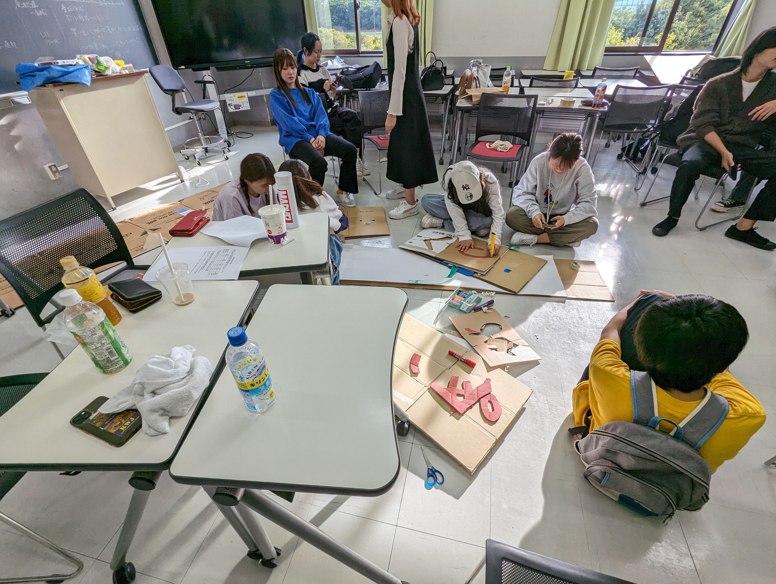 an image of the makukatsu club working