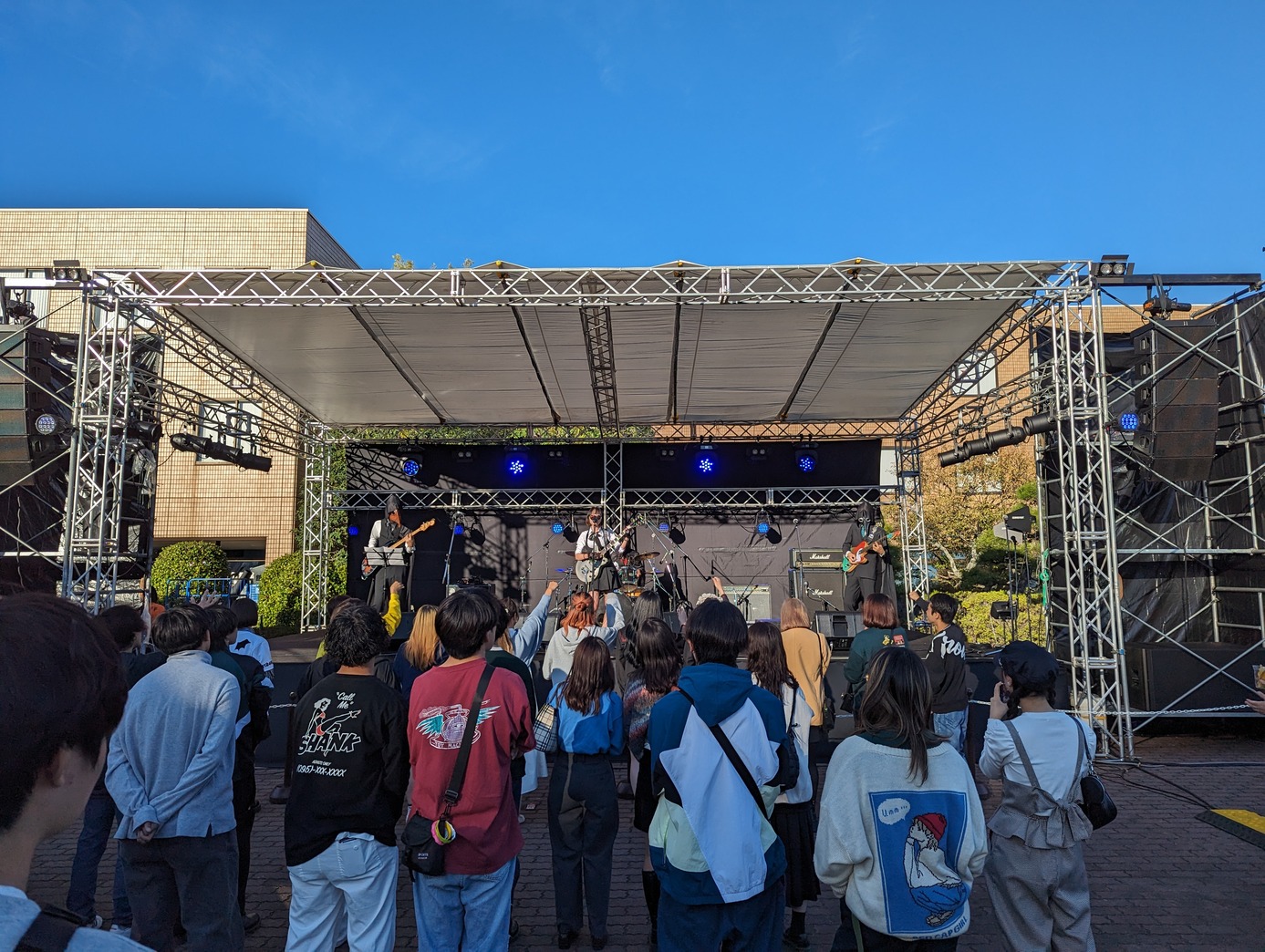 an image of one of the live music performances on the stage