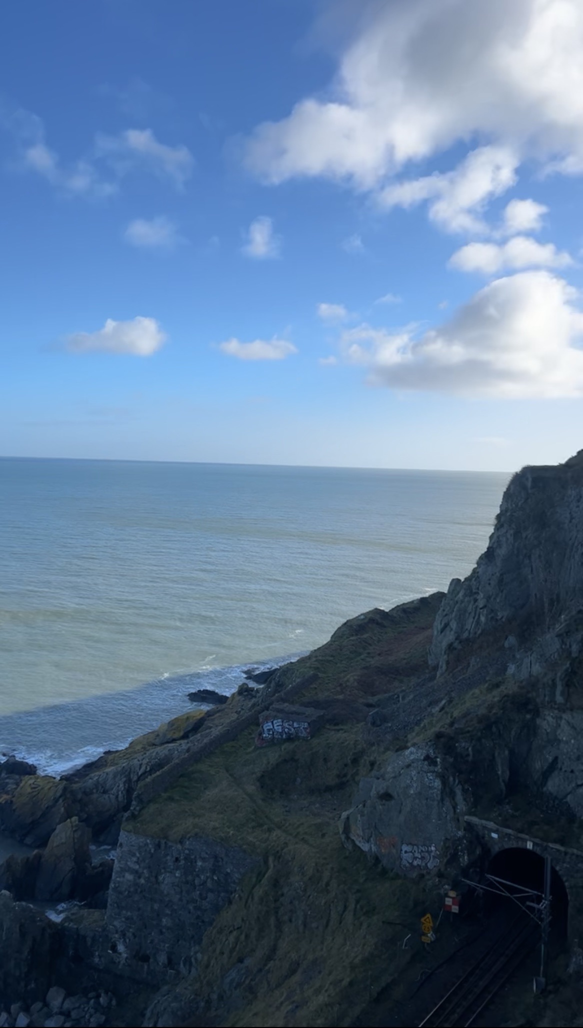 View along a cliff