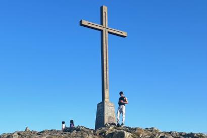 The cross at the top of the mountaintop near Bray.