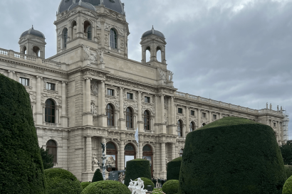 Kunsthistorisches Museum Wien photographed from the outside 