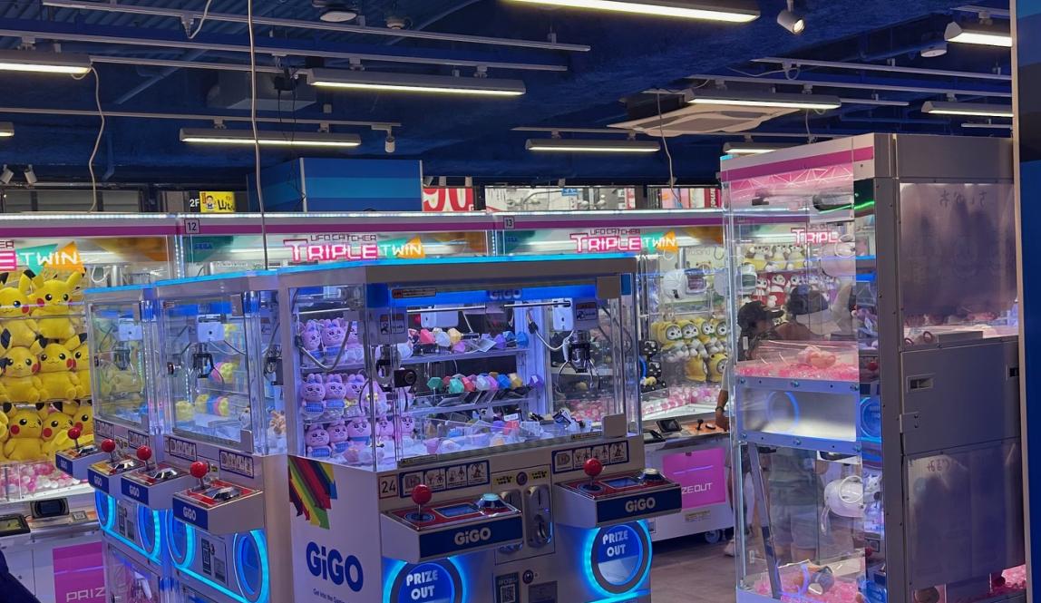 An image of the claw machines in the entrance of a GiGO arcade. 